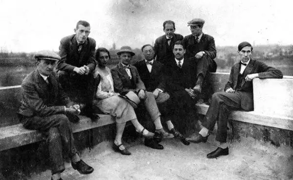 Josef Albers, Marcel Breuer, Gunta Stölzl, Oskar Schlemmer, Wassily Kandinsky, Walter Gropius, Herbert Bayer, László Moholy-Nagy and Hinnerk Scheper on the roof of the Bauhaus, Dessau, 1928